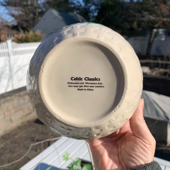 Ceramic Clover Weave Bowl - Picture 6 of 10